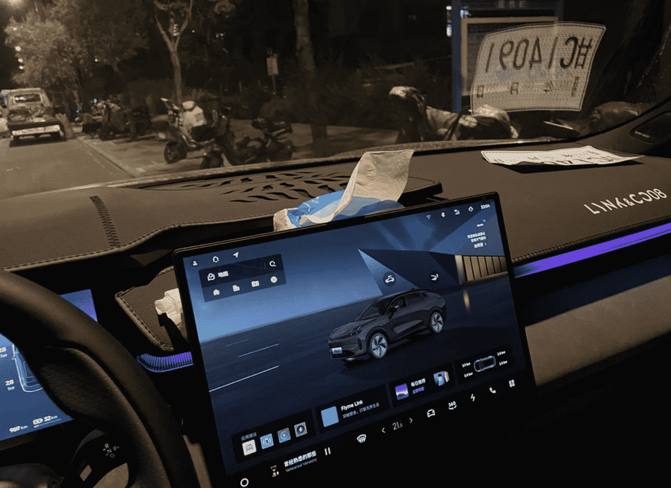 Xevaban.com ở 214 Giải Ph&oacute;ng l&agrave; đơn vị chuy&ecirc;n cung cấp phụ kiện oto, đồ chơi oto, phụ kiện lynkco 08, đồ chơi lynkco 08,&nbsp;xevaban, 214 giải ph&oacute;ng, thảm taplo lynkco 08, thảm chống nắng taplo lynkco 08, thảm chống bụi taplo lynkco 08.